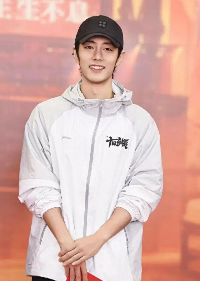 肖战赴京出席北京大学生电影节青春之夜 _ 相关图片