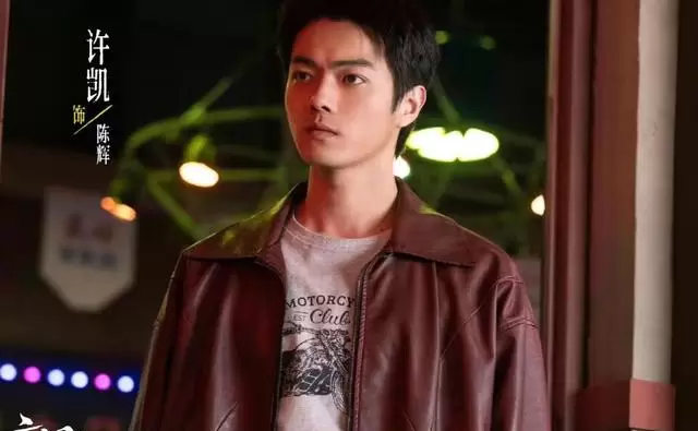 《方圆八百米》陈辉重伤自首引爆双线真相，丁月隐瞒25年元凶线索 _ 情报图