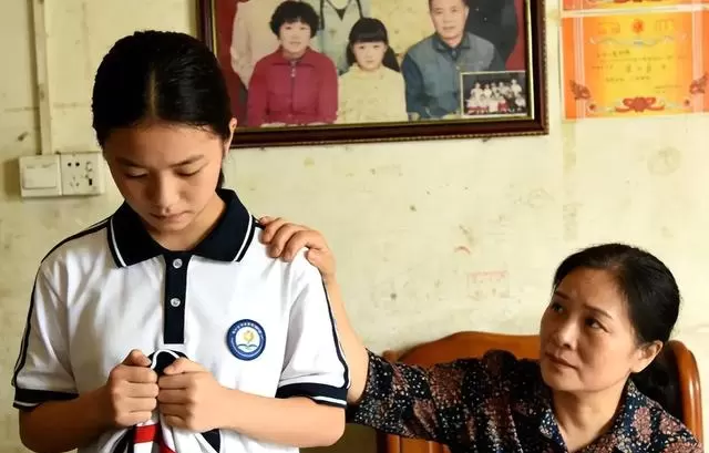 何小满提前出狱七年未归，养父接人时获留信与身世材料 _ 细节速览