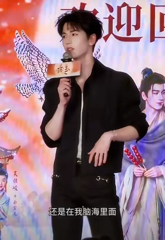 张凌赫出席《逐玉》庆功宴回应妆造争议与长剧生存现状 _ 细节速览