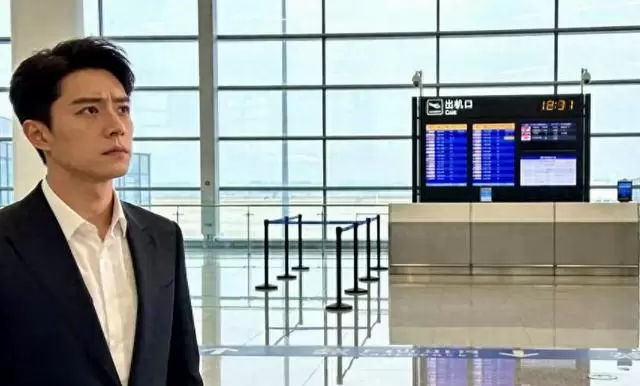 姜远机场遭母亲沈清舟带保镖围堵，旧机械表成关键信物 _ 相关图片