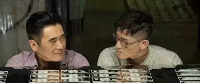 周润发携十几万古董相机为郭富城拍摄撕拉片 _ 相关图片