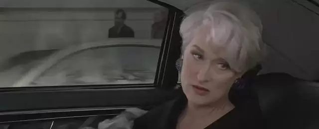 《穿普拉达的女王2》上映：安迪与米兰达二十年后重聚，叙事张力明显弱化 _ 细节速览