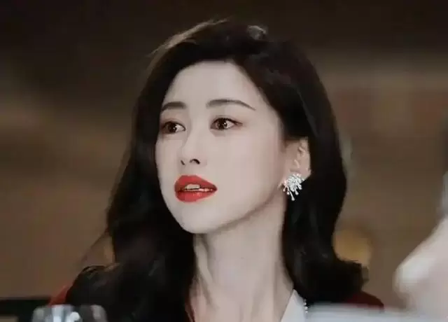 钟汉良主演《一路朝阳》上海首播，朱珠饰演许蜜语引观剧争议 _ 情报图