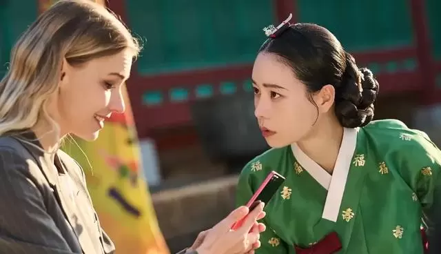 《我的王室死对头》上线首日登热搜，姜丹心穿越设定引发追更潮 _ 细节速览